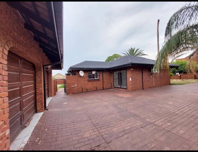 4 BEDROOM HOUSE FOR SALE IN ERASMIA